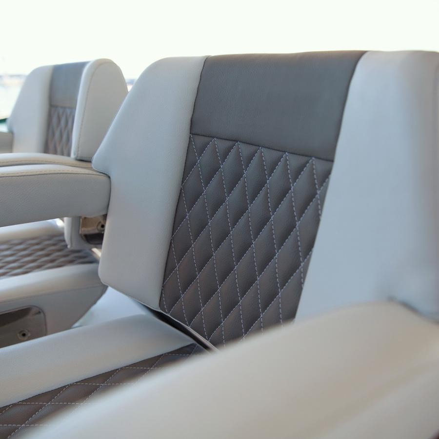 Dettaglio cucitura rombi piccoli su sedute pilota besenzoni