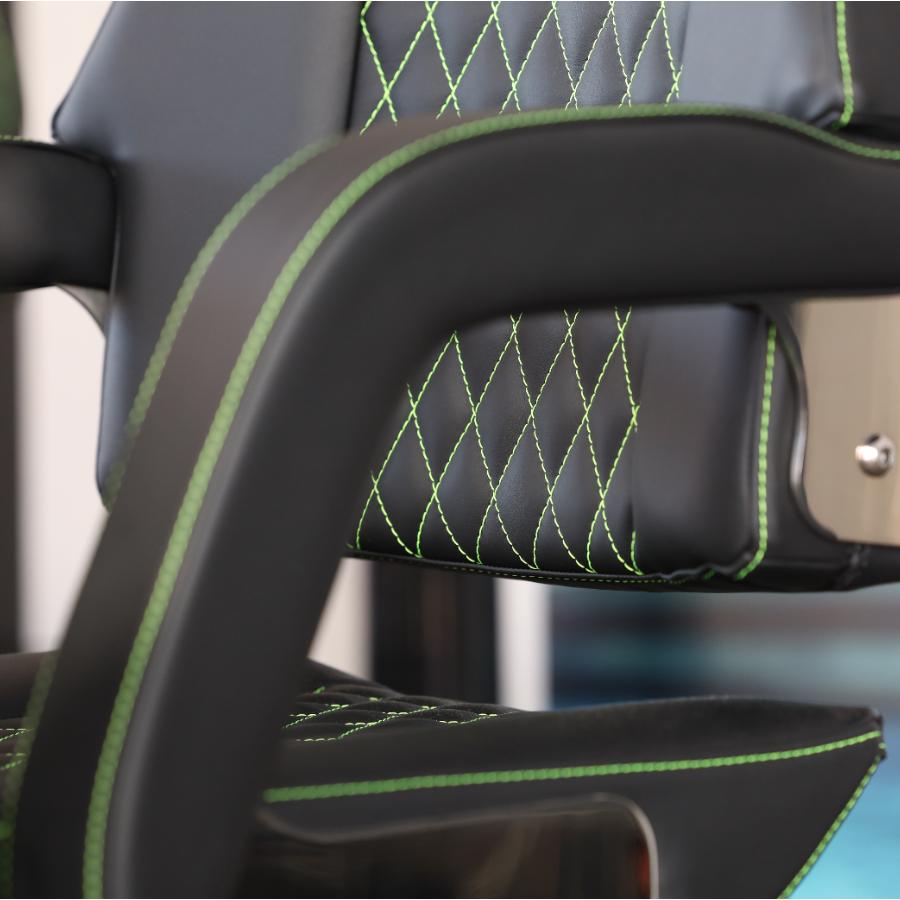 Cucitura rombi piccoli verde su sfondo nero