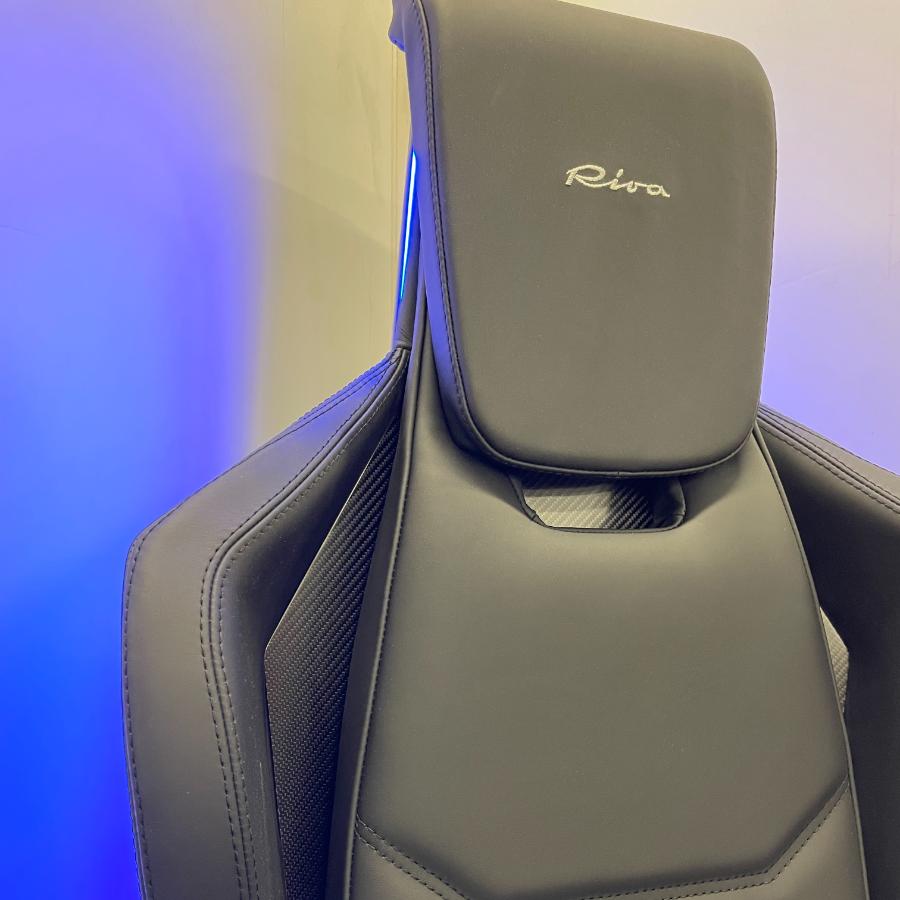 cucitura logo su poggiatesta