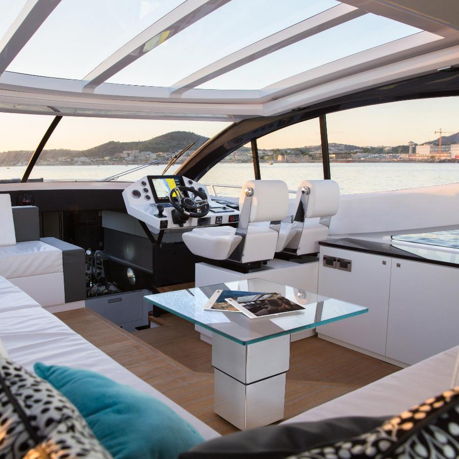 base tavolo per barca con funzionamento elettrico, in acciaio lucido o verniciato , supporto per tavolo dinette o flybridge T 276 Besenzoni visto nella cabina 