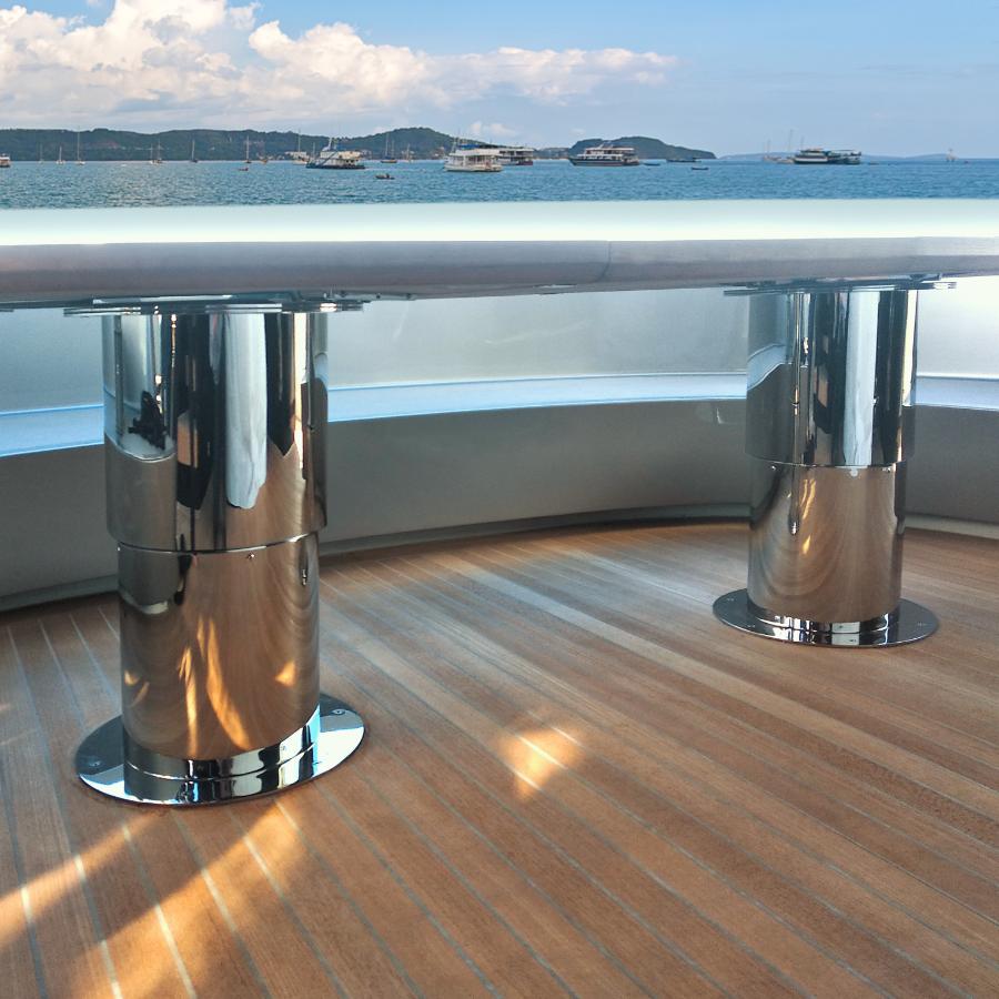 Supporto tavolo per barca da installare sul flybridge o dinette , struttura circolare in acciaio lucido T 277, usati in coppia