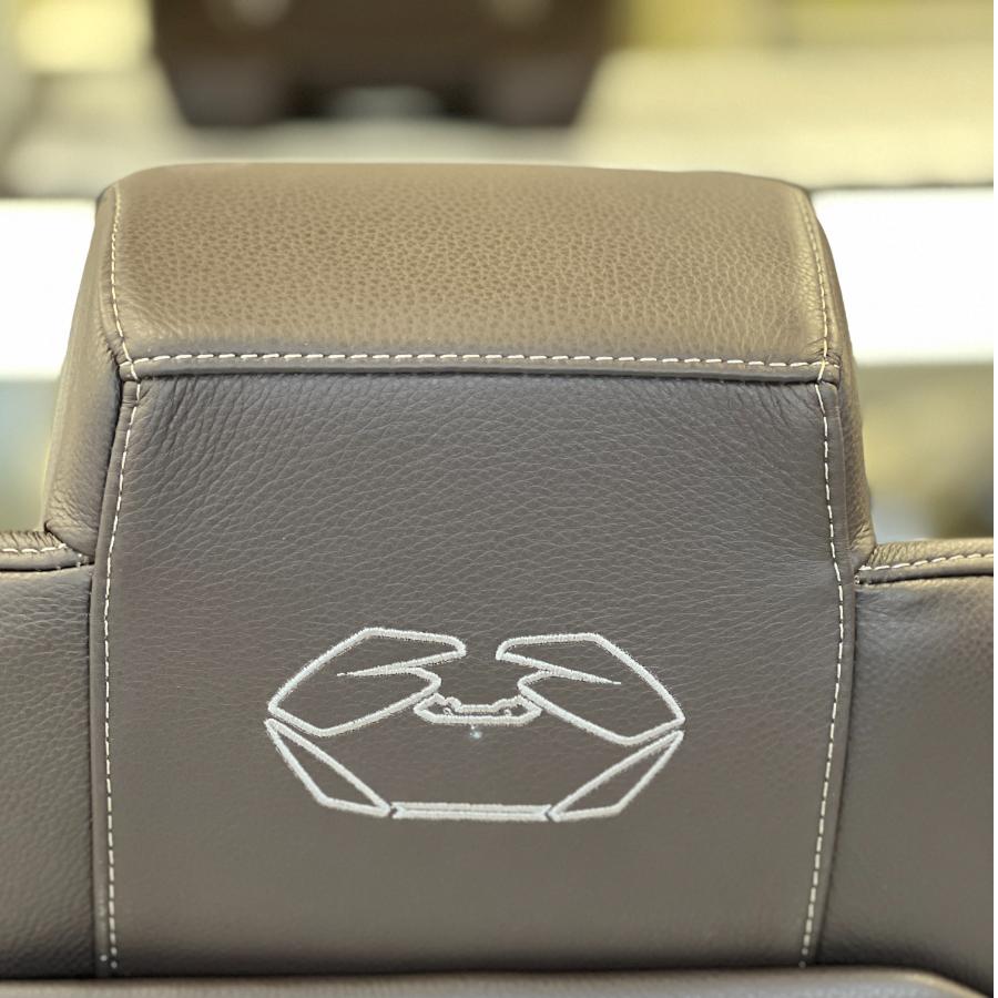 logo su poltrona pilota besenzoni