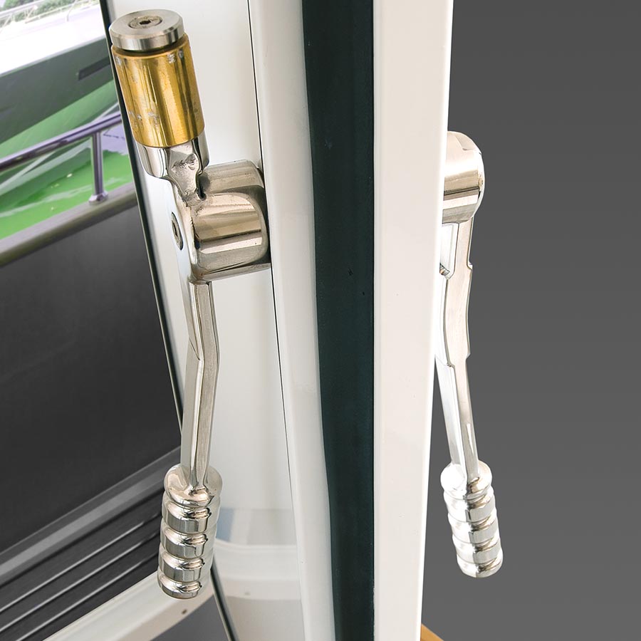 Meccanismo di chiusura della porta a tenuta stagna