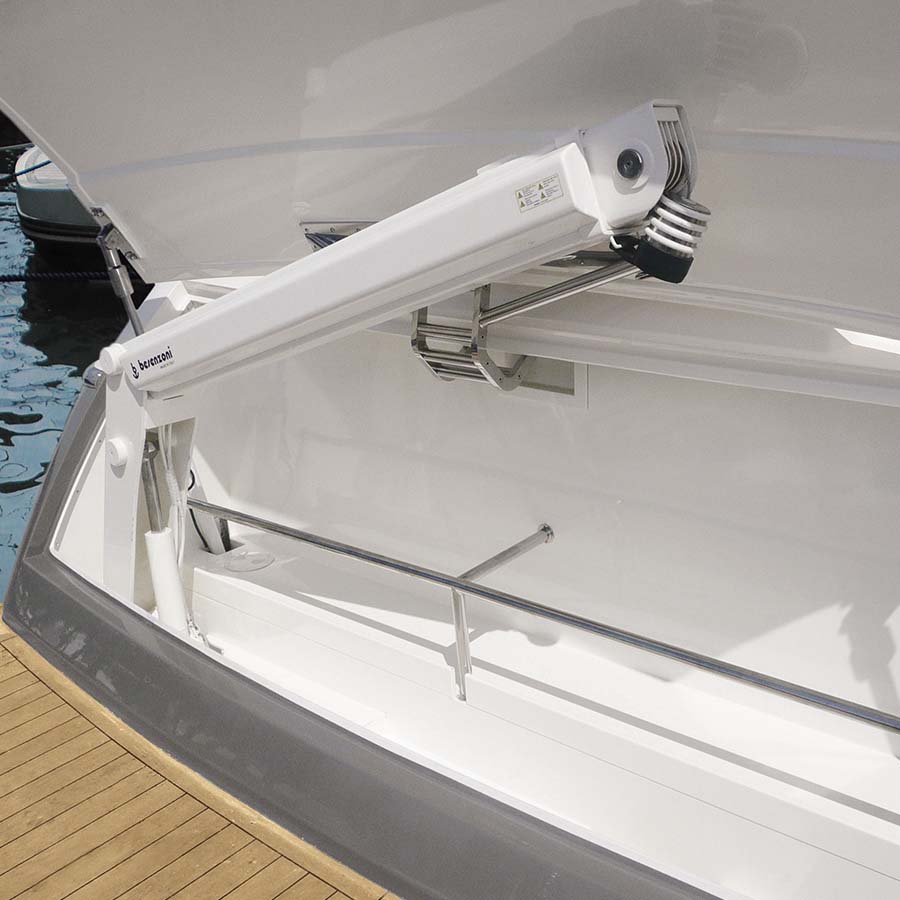 Sollevatore idraulico con estensione telescopica in apertura