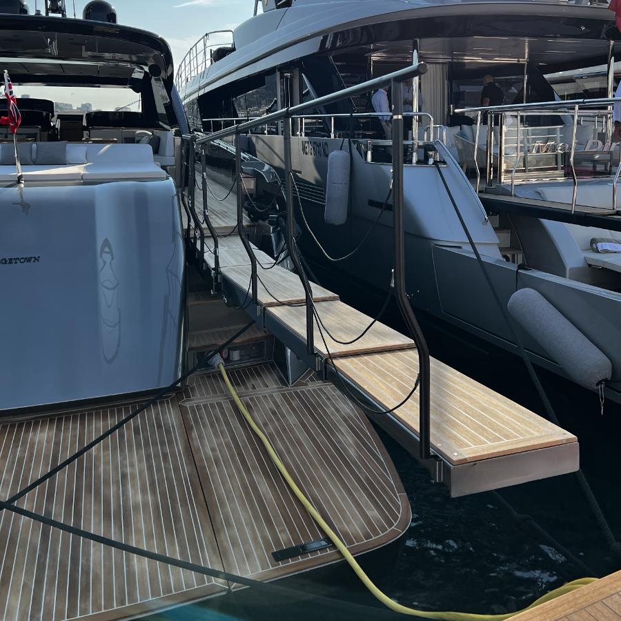 pedana telescopica e girevole per yacht vista frontale