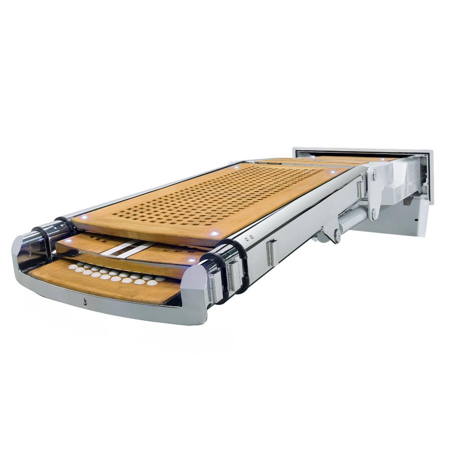 vista laterale della passerella chiusa per barche a motore